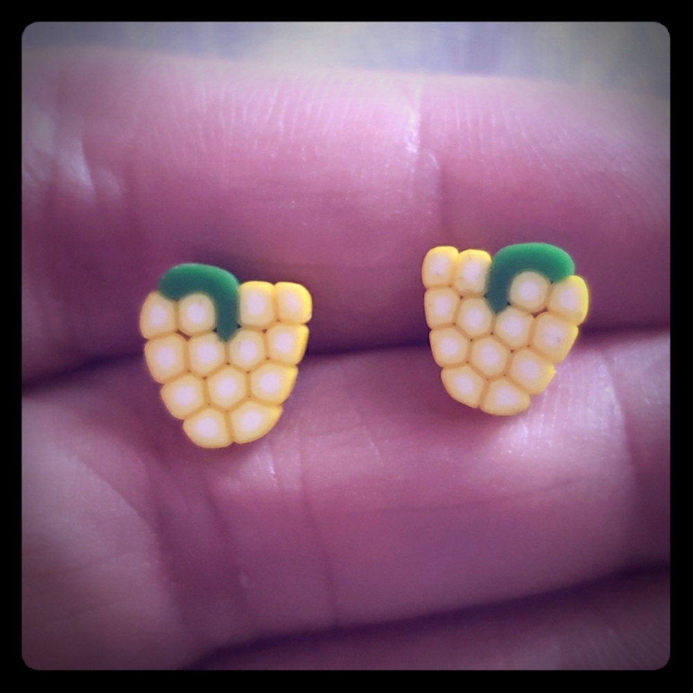 💕free💕 with purchase veggie earrings